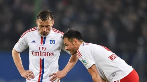 Heiko Westermann (r.) und Ivica Olic vom Hamburger SV nach dem Spiel gegen Hertha BSC