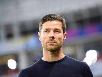 Xabi Alonso ist neuer Trainer des FC Chelsea – dies gab der englische Erstligist offiziell bekannt. Der ehemalige Coach von Bayer Leverkusen und Real Madrid unterschrieb einen Vierjahresvertrag.