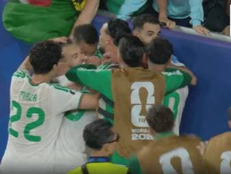 Jordanien und Algerien standen nach Spieltag 1 beide mit dem Rücken zur Wand. Denkbar knapp geht das direkte Duell in Gruppe J aus. Am Ende entscheiden sogar Millimeter über den Sieg.