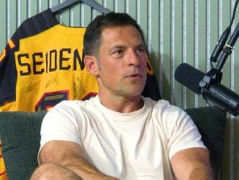 Im SPORT1-Podcast "DEEP DIVE" spricht Yannic Seidenberg offen über seinen ungewollten Dopingvorfall, und wie sein Arzt seine Karriere zerstört hat.