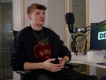 Im SPORT1-Podcast "Deep Dive" spricht SPORT1-Moderator Lenny Peteanu mit dem Amputiertenfußball-Nationalspieler Jonas Lappe. Dieser berichtet über den Umgang mit gehandicapten Personen. 