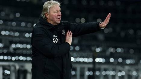 Hrubesch ist mit den DFB-Frauen in Frankreich gefordert