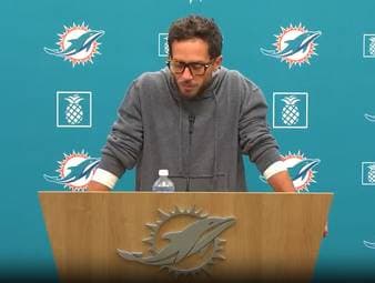 Paukenschlag bei den Miami Dolphins! Head Coach Mike McDaniel setzt Tua Tagovailoa auf die Bank und vertraut auf Rookie Quinn Ewers. Der Star-Quarterback zeigt sich selbstkritisch.