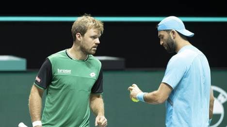 Kevin Krawietz (l.) startet gut in die French Open