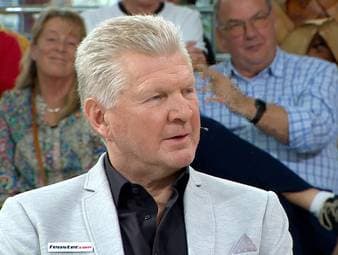 Borussia Mönchengladbach verlängerte unter der Woche mit dem verletzten Kapitän Tim Kleindienst. SPORT1-Experte Stefan Effenberg übernimmt kurzerhand die Rolle des Moderators im Gespräch mit Sportchef Rouven Schröder.