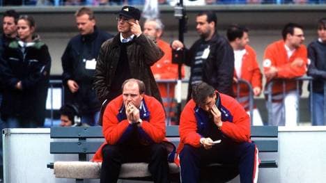 Das letzte Spiel als Bayern-Trainer endete für Franz Beckenbauer kurios, denn Co-Trainer Klaus Augenthaler unterlief gegen Fortuna Düsseldorf ein Wechsel-Fehler