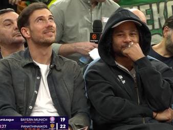 Beim Bayern-Sieg gegen Panathinaikos unterstützen auch die Fußballer Andi Obst und Co. - darunter auch zwei Nationalspieler. 
