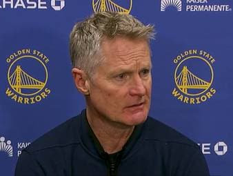 In Minneapolis kam es durch die US-Einwanderungsbehörde ICE zu tödlichen Schüssen. Steve Kerr, Coach der Golden State Warriors, reagiert nach der NBA-Partie gegen die Timberwolves bestürzt auf den Vorfall.