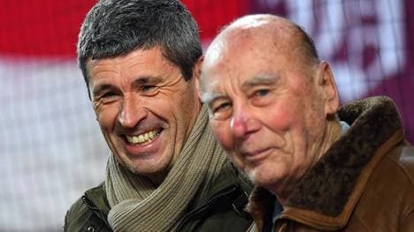 Der frühere Schiedsrichter Markus Merk (hinten, mit FCK-Ikone Horst Eckel) schürt neue Hoffnung beim 1. FC Kaiserslautern. 