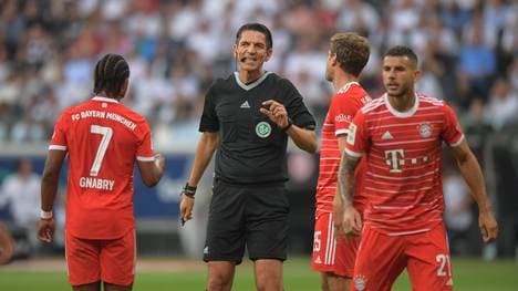 Deniz Aytekin beim Spiel des FC Bayern in Frankfurt