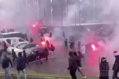 Unschöne Szenen vor "Klassieker": Ajax-Bus attackiert