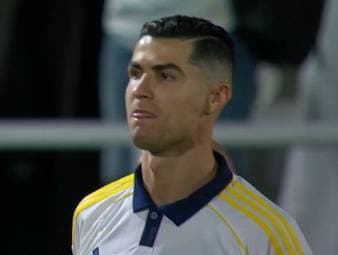 In der saudischen Pro League spitzt sich das Titelrennen weiter zu. Cristiano Ronaldos Klub Al Nassr gewinnt mit 4:2 und befindet sich in der Pole-Position. Hauptverantwortlich ist ein Dreierpacker, der Ronaldo in den Schatten stellt. 