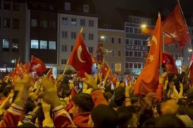 Komplette Eskalation nach Türkei-Sieg