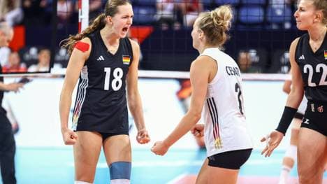 Grozer und ihre Mitspielerinnen bejubeln einen Punkt