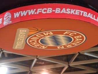 Der FC Bayern hat bei der Stadt München den Bau eines neuen Basketball-Leistungszentrums am Campus beantragt, das ab 2029 die Heimat aller Basketball-Teams werden soll.