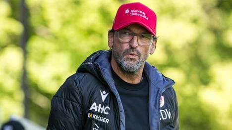 Kann Claus-Dieter Wollitz seine Arbeit in Cottbus mit dem Aufstieg in die 2. Bundesliga krönen? 
