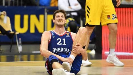 Tibor Pleiß hat Schmerzen - nach dem Finale ist ihm das aber egal