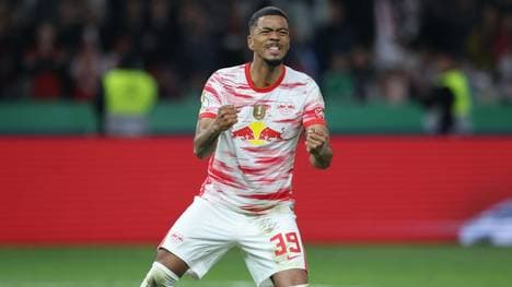 Henrichs spendet insgesamt 5000 Lesehefte nach Ghana