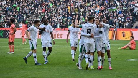 Gladbachs Spieler feiern das 2:0 gegen den VfL Bochum