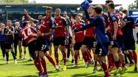 Die HSV-Profis feierten vor der Kurve