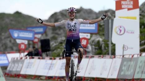 Paula Blasi feiert ihren Vuelta-Sieg