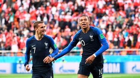 TOPSHOT-FBL-WC-2018-MATCH21-FRA-PER