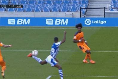 Zauberhacke! BVB-Flop sorgt für Beinahe-Traumtor