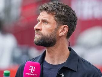 Dass der amerikanische Präsident Donald Trump so tiefgreifend in die Siegerzeremonie nach dem WM-Finale involviert war, missfällt Thomas Müller. 