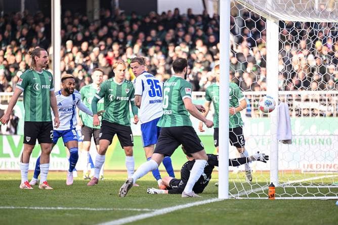 Nach frühem VAR-Wirbel: Schalke verpasst Sprung an die Spitze