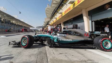 Lewis Hamilton schrammte an einem heftigen Unfall vorbei