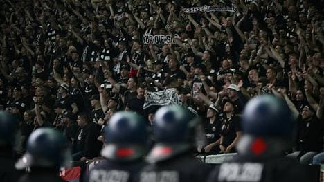 In den deutschen Stadien kommt es immer wieder zu Gewalt