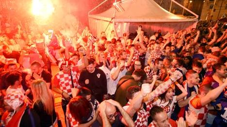 FBL-WC-2018-CRO-RUS-FANS