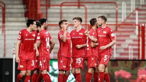 Union Berlin feiert durch den Sieg gegen Paderborn den Klassenerhalt