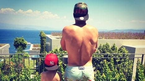 Lukas Podolski gewährt einen Blick ins Familienalbum.