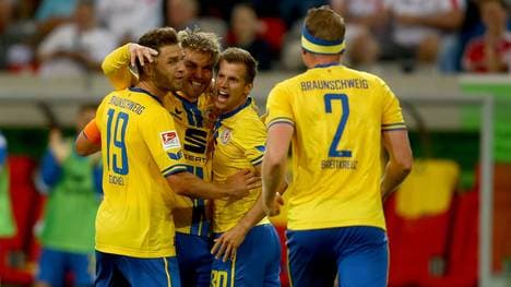 Braunschweigs Kapitän Ken Reichel (l.) erzielte sein erstes Saisontor