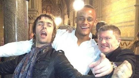 Ein Bild aus früheren Tagen: Vincent Kompany (M.) mit Liam Gallagher (l.) und Ricky Hatton (r.).