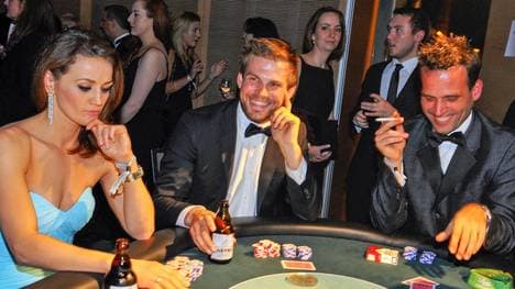 Moritz Fürste beim Neujahrsempfang Ahoi! In Indien verdient er Geld für ein extravagantes Leben