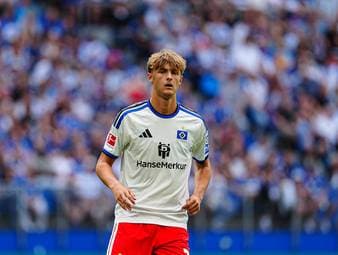 Noch vor wenigen Wochen ging es für HSV-Talent Louis Lemke vor allem darum, möglichst viele Eindrücke in der Vorbereitung zu sammeln. Jetzt soll er ein ernster Kandidat für die Startelf beim HSV sein.