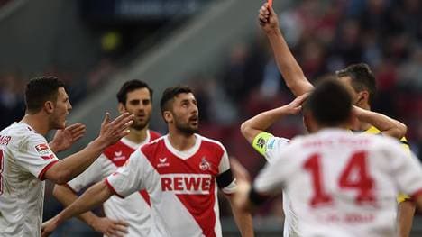 Kevin Wimmer (l.) sah gegen Frankfurt die rote Karte