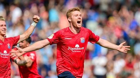 Mathias Fetsch jubelt nach dem 1:0 Führungstreffer