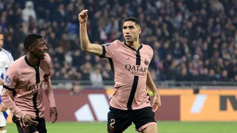 Achraf Hakimi (rechts) und Ousmane Dembele feiern