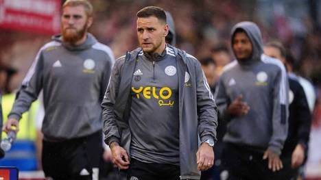 Sheffield-Spieler Billy Sharp wurde nach dem Spiel gegen Nottingham Forest während des Platzsturms attackiert