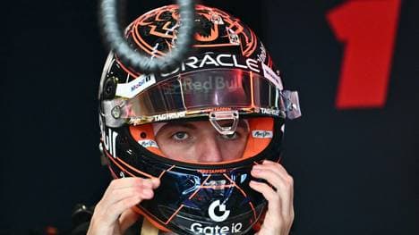 Musste den Helm schnell wieder absetzen: Max Verstappen