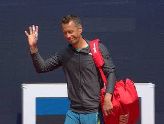 Tennis-Profi Philipp Kohlschreiber ist beim ATP-Turnier in München in der ersten Runde gescheitert. Er unterlag Daniel Altmaier nach drei Sätzen.