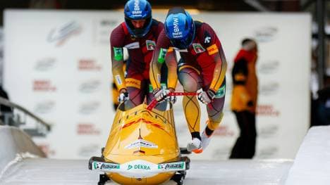 Abfahrt zum Sieg: Johannes Lochner (v.)