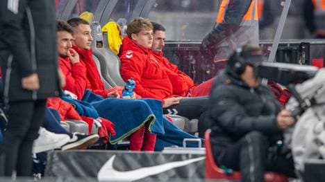 Jonas Urbig sitzt erstmal nur auf der Bank