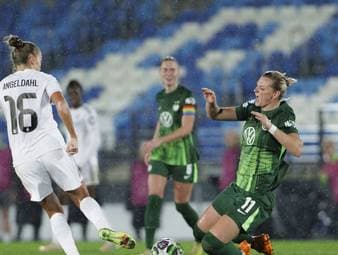 Wolfsburg verliert trotz langer Überzahl