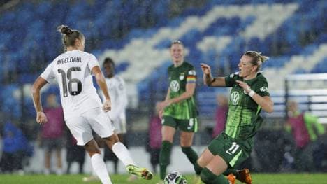 Alexandra Popp (r.) im Duell mit Filippa Angeldahl