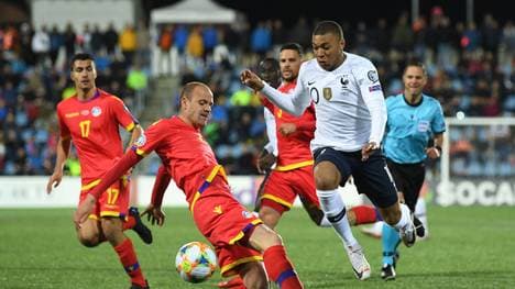 Im Laufe seiner Länderspielkarriere hat Ildefons Lima (li.) gegen einige Weltstars gespielt