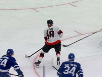 Tim Stützle sorgt mit einem traumhaften Solo-Tor bei der 5:7-Niederlage seiner Ottawa Senators gegen die Toronto Maple Leafs für Aufsehen.